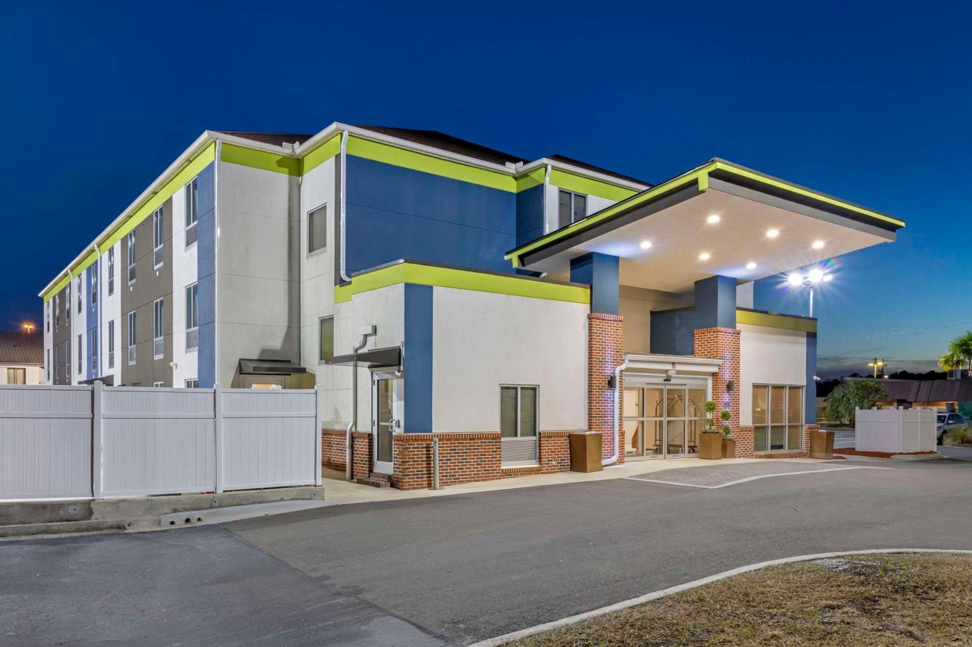 Comfort Inn & Suites Brunswick Exterior foto